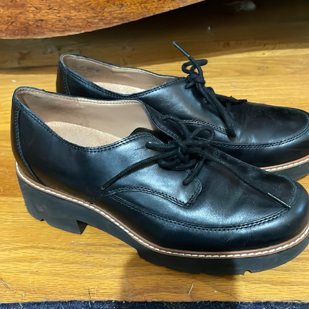 Naturalizer chunky heeled oxfords size 7.5 W. Leather upper.